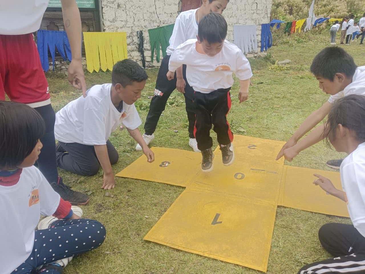 Lingzhi Lower Secondary School